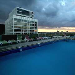 Отель Hôtel Le Cantlie Suites Канада, Монреаль - отзывы, цены и фото номеров - забронировать отель Hôtel Le Cantlie Suites онлайн бассейн