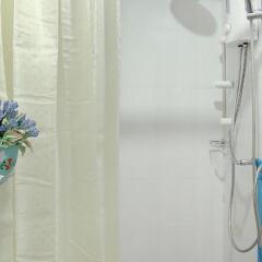 Отель Baan Namtarn Guest House Бангкок ванная