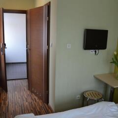 Отель Akira Bed & Breakfast Польша, Вроцлав - отзывы, цены и фото номеров - забронировать отель Akira Bed & Breakfast онлайн удобства в номере