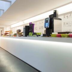 Отель ibis Styles Brussels Louise интерьер отеля