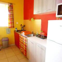 Отель Bungalow With one Bedroom in Guadeloupe, With Pool Access, Enclosed Ga в номере