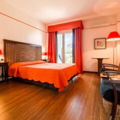 Hotel Kalura Чефалу сейф в номере