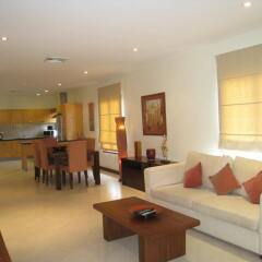 Апартаменты Baan Puri Apartments комната для гостей