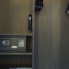 Отель Holiday Inn Express Siam Бангкок сейф в номере
