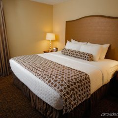 DoubleTree by Hilton Madison East in Madison, United States of America from 184$, photos, reviews - zenhotels.com guestroom