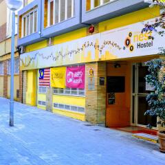 Feetup Yellow Nest Hostel Barcelona Барселона парковка