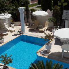 Conny's Boutique Hotel - Adults Only бассейн