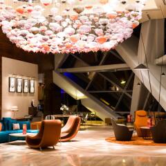 Отель Andaz Capital Gate Abu Dhabi – a concept by Hyatt интерьер отеля