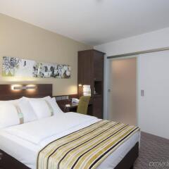 Отель Holiday Inn Munich-Unterhaching Германия, Унтерхахинг - 7 отзывов об отеле, цены и фото номеров - забронировать отель Holiday Inn Munich-Unterhaching онлайн комната для гостей фото 5