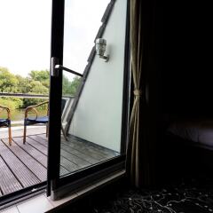 Отель The Lake Hotel Amsterdam Airport Нидерланды, Бадхевердорп - 1 отзыв об отеле, цены и фото номеров - забронировать отель The Lake Hotel Amsterdam Airport онлайн балкон