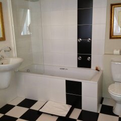 Tudor Hotel in Cape Town, South Africa from 277$, photos, reviews - zenhotels.com bathroom