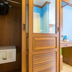 Отель Phuket Chaba Hotel Таиланд, Пхукет - 1 отзыв об отеле, цены и фото номеров - забронировать отель Phuket Chaba Hotel онлайн сейф в номере