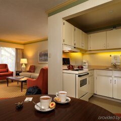 Отель Royal Scot Hotel & Suites Канада, Виктория - отзывы, цены и фото номеров - забронировать отель Royal Scot Hotel & Suites онлайн в номере