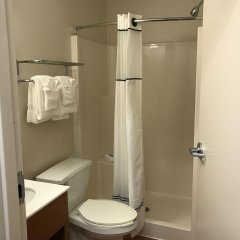 HomeTowne Studios by Red Roof Fort Lauderdale in Fort Lauderdale, United States of America from 90$, photos, reviews - zenhotels.com bathroom photo 2