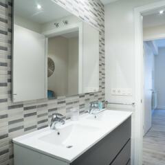 Отель Santa Barbara - Iberorent Apartments Испания, Сан-Себастьян - отзывы, цены и фото номеров - забронировать отель Santa Barbara - Iberorent Apartments онлайн ванная фото 2