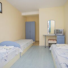 Family Hotel Bohemi Равда сейф в номере