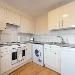 Отель 3 Bedroom Flat Near Canary Wharf в номере