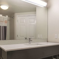 La Quinta Inn & Suites by Wyndham Ontario Airport in Ontario, United States of America from 147$, photos, reviews - zenhotels.com bathroom photo 2