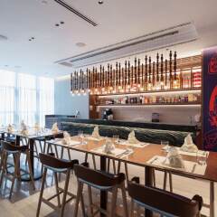 Отель Capri by Fraser China Square Singapore гостиничный бар
