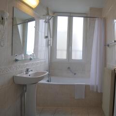Отель Timhotel Invalides Eiffel Париж ванная
