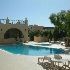Отель San Antonio Guest House Мунксар бассейн