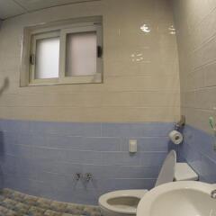 Отель Hi Guesthouse ванная