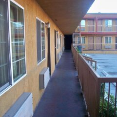 Отель Americas Best Value Inn - Alvarado Street Лос-Анджелес балкон
