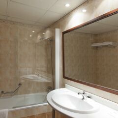 Отель Apartamentos Vértice Bib Rambla Испания, Севилья - отзывы, цены и фото номеров - забронировать отель Apartamentos Vértice Bib Rambla онлайн ванная