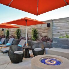 Отель Hampton Inn & Suites Los Angeles Burbank Airport Лос-Анджелес бассейн фото 2