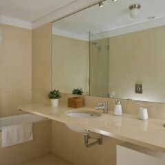 Отель DesignChiadoFlats Португалия, Лиссабон - отзывы, цены и фото номеров - забронировать отель DesignChiadoFlats онлайн ванная фото 2