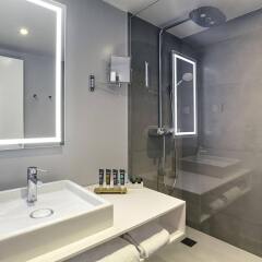 Отель Novotel Edinburgh Centre Великобритания, Эдинбург - отзывы, цены и фото номеров - забронировать отель Novotel Edinburgh Centre онлайн ванная фото 2