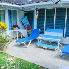 Отель Beach Palm Villa бассейн