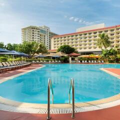 Отель Hilton Guam Resort And Spa бассейн фото 2