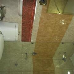 Hotel Le Central in Haridwar, India from 38$, photos, reviews - zenhotels.com bathroom photo 2