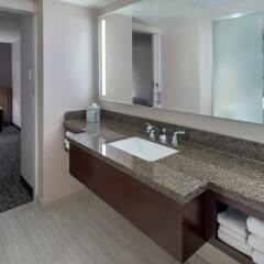 Отель Newark Liberty International Airport Marriott США, Ньюарк - отзывы, цены и фото номеров - забронировать отель Newark Liberty International Airport Marriott онлайн ванная