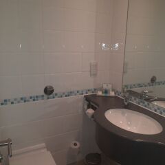Отель Holiday Inn London-Bloomsbury Великобритания, Лондон - 1 отзыв об отеле, цены и фото номеров - забронировать отель Holiday Inn London-Bloomsbury онлайн ванная фото 2