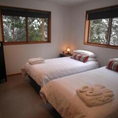 Отель Bears Den Mountain Lodge Хакуба комната для гостей фото 4