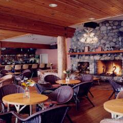 Отель Cambria Pines Lodge гостиничный бар