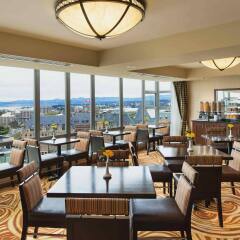 Отель Victoria Marriott Inner Harbour Канада, Виктория - отзывы, цены и фото номеров - забронировать отель Victoria Marriott Inner Harbour онлайн гостиничный бар