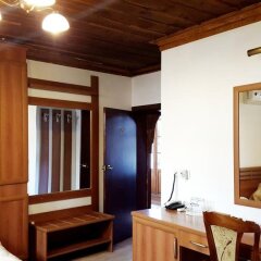 Отель Chakarova Guest House Сливен сейф в номере