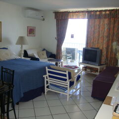 Отель Ocean Suite Beach Front at Mobay Club Ямайка, Монтего-Бей - отзывы, цены и фото номеров - забронировать отель Ocean Suite Beach Front at Mobay Club онлайн комната для гостей фото 2