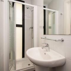 Отель SSG Liceo Apartments Испания, Барселона - 1 отзыв об отеле, цены и фото номеров - забронировать отель SSG Liceo Apartments онлайн ванная фото 2
