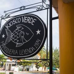 Отель Hostel Kiosco Verde Folk Room Мексика, Канкун - отзывы, цены и фото номеров - забронировать отель Hostel Kiosco Verde Folk Room онлайн вид на фасад фото 3