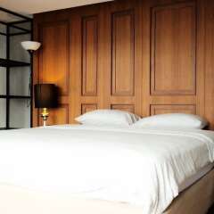 Отель White Palace Bangkok сейф в номере