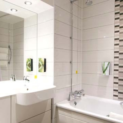 Отель Premier Inn London Southwark (High St) Великобритания, Лондон - отзывы, цены и фото номеров - забронировать отель Premier Inn London Southwark (High St) онлайн ванная