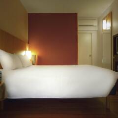 Отель ibis Brussels off Grand Place Бельгия, Брюссель - 1 отзыв об отеле, цены и фото номеров - забронировать отель ibis Brussels off Grand Place онлайн комната для гостей фото 2
