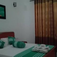 Отель Creston Park Accommodation сейф в номере