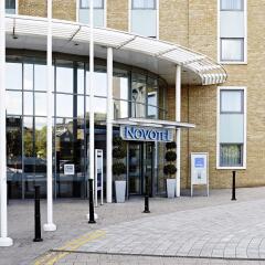 Отель Novotel London Greenwich банкомат