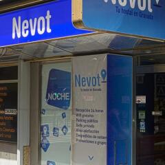 Отель Hostal Nevot банкомат
