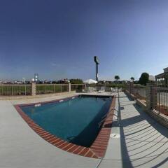 Отель Quality Inn And Suites Monroe бассейн фото 2